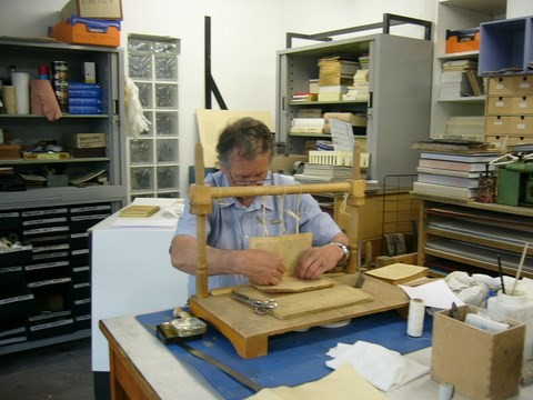 cours de reliure à l'ateler Salmon- Strasbourg, Alsace